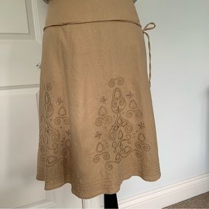TAN LINEN & RAYON A-LINE MIDI SKIRT WITH SEQUIN EMBROIDERY / 14